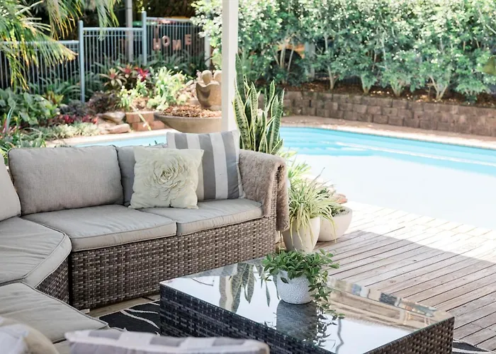 Studio 26: Central, Hampton\'S Poolside Hideaway